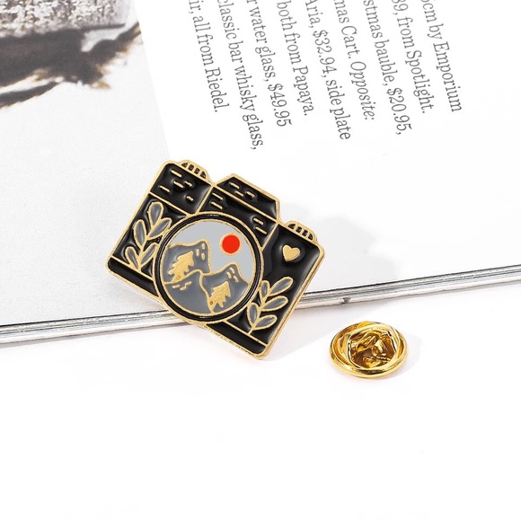 🎉 New Mountain View Camera Enamel Pin - Picture 5 of 7